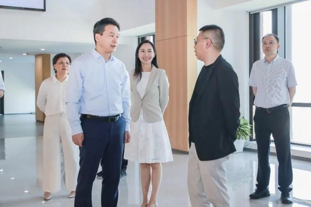 凯发科技：时政要闻丨区领导走访万得信息、盒马等重点企业