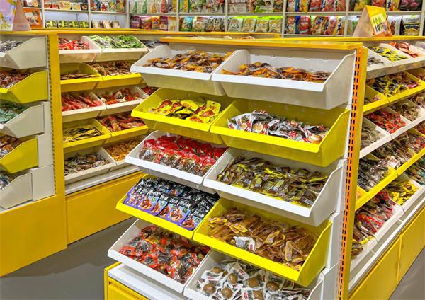 凯发国际首页：舌尖趣开创休闲零食店智能化新时代(图3)
