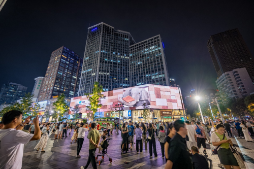 K8·凯发科技：兆讯传媒2024年半年报出炉高铁媒体资源优势凸显户外3D大屏发展势能强劲(图2)