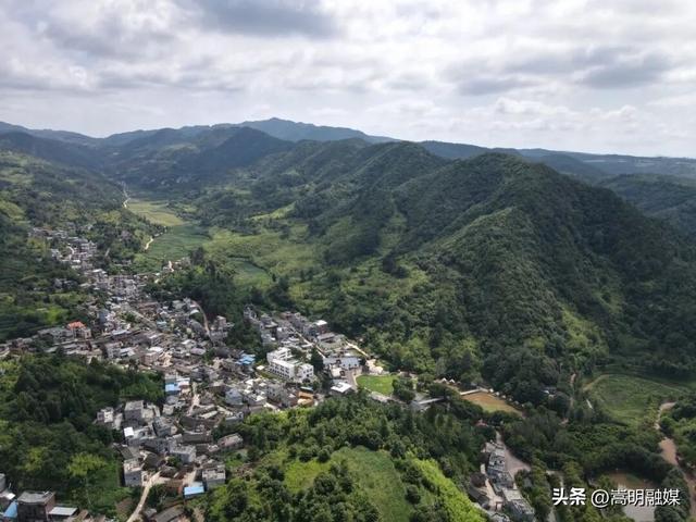 媒体聚焦丨嵩阳街道：探索闲置老房高效利用闲置校舍变身网红民宿(图1)